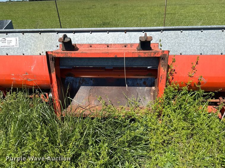 image for item EC4607 Gleaner corn head
