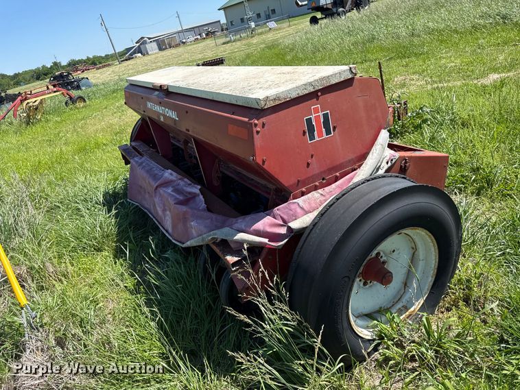 image for item EC4608 Case IH 500 grain drill