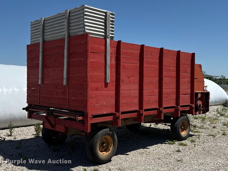 image for item EC4609 Gehl BU810 silage wagon