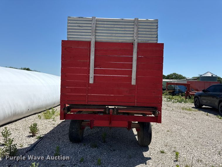 image for item EC4609 Gehl BU810 silage wagon