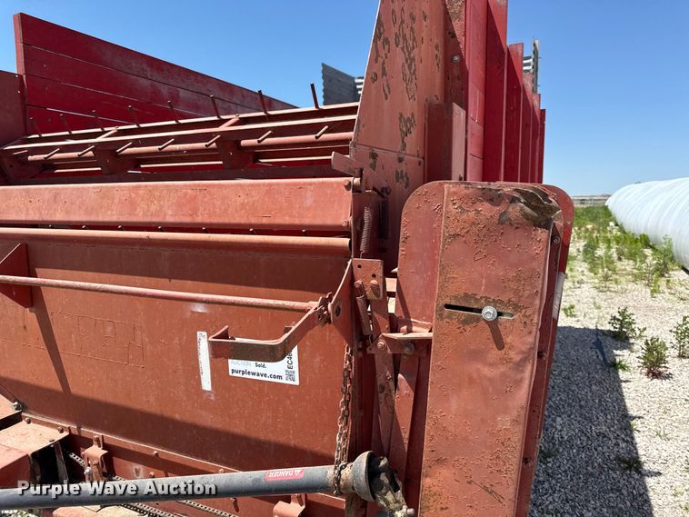 image for item EC4609 Gehl BU810 silage wagon