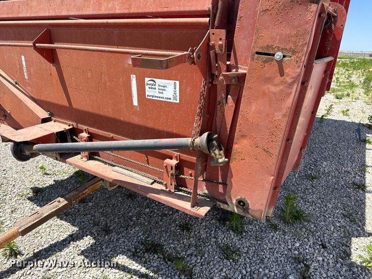 image for item EC4609 Gehl BU810 silage wagon