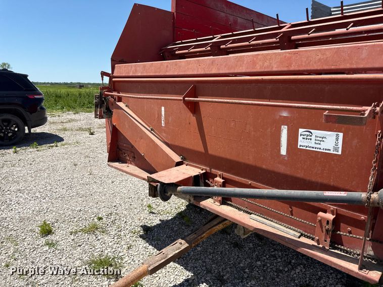 image for item EC4609 Gehl BU810 silage wagon