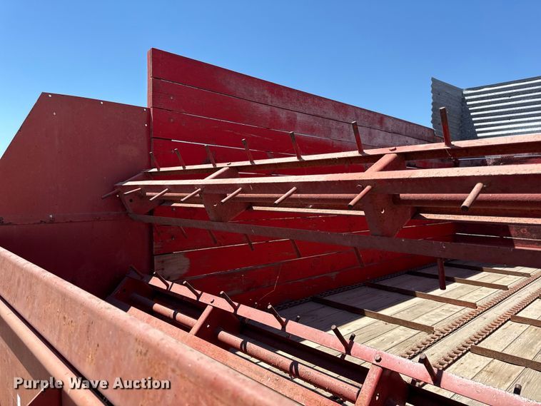 image for item EC4609 Gehl BU810 silage wagon