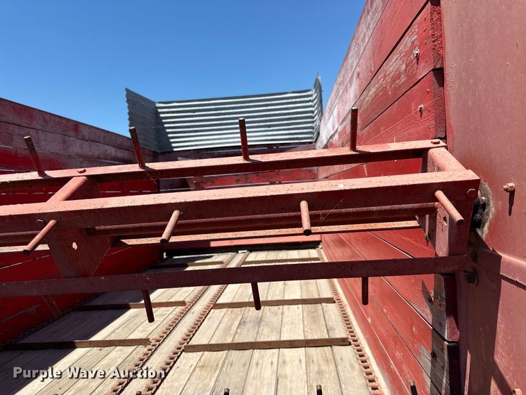 image for item EC4609 Gehl BU810 silage wagon