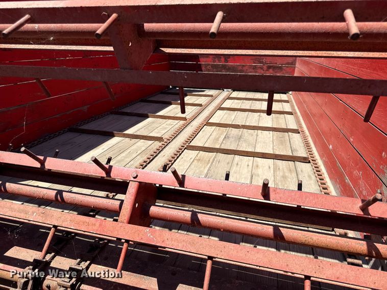 image for item EC4609 Gehl BU810 silage wagon
