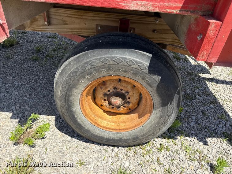 image for item EC4609 Gehl BU810 silage wagon