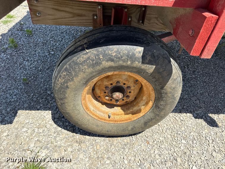 image for item EC4609 Gehl BU810 silage wagon
