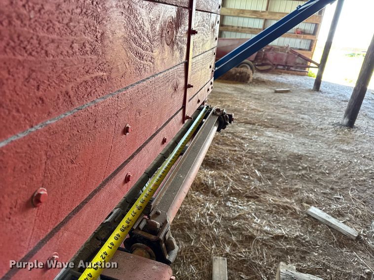 image for item EC4609 Gehl BU810 silage wagon