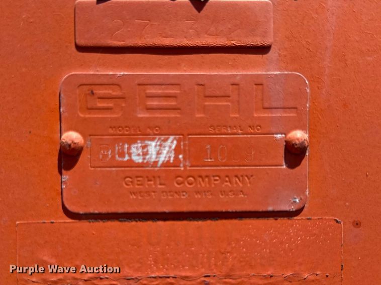 image for item EC4609 Gehl BU810 silage wagon