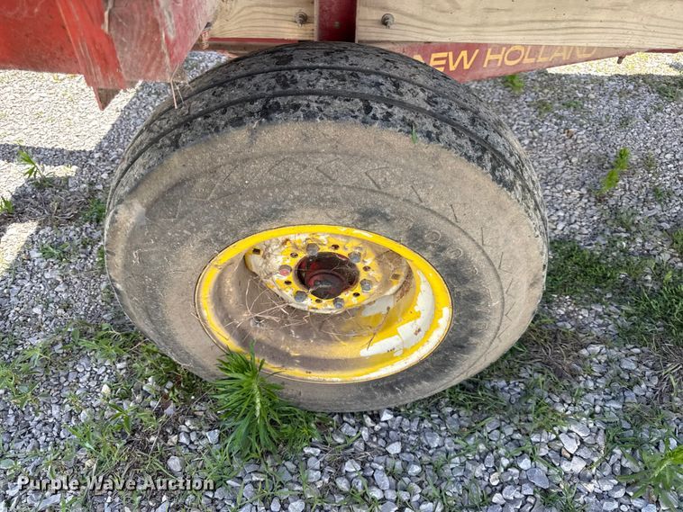 image for item EC4610 Gehl BU810 silage wagon