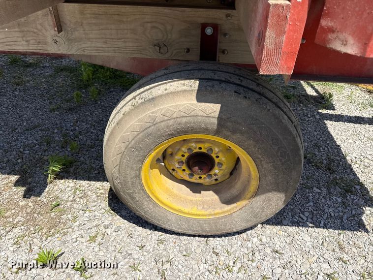 image for item EC4610 Gehl BU810 silage wagon