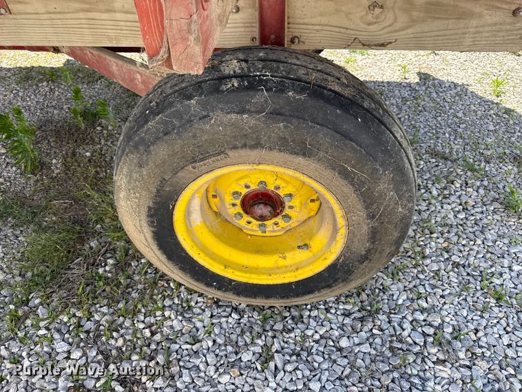 image for item EC4610 Gehl BU810 silage wagon