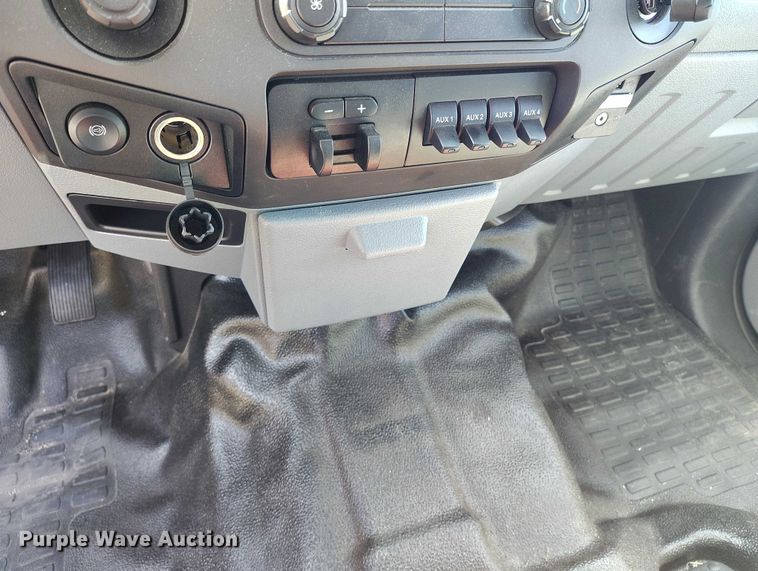 image for item ED0027 2016 Ford F350 Super Duty Crew Cab pickup truck