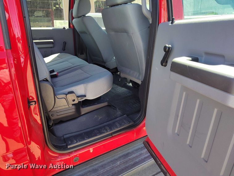 image for item ED0027 2016 Ford F350 Super Duty Crew Cab pickup truck