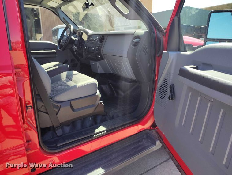 image for item ED0027 2016 Ford F350 Super Duty Crew Cab pickup truck