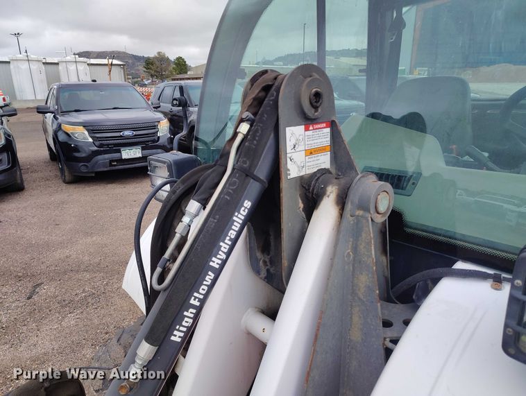 image for item ED0044 2014 Bobcat 5600 utility vehicle