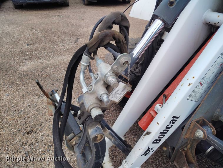 image for item ED0044 2014 Bobcat 5600 utility vehicle