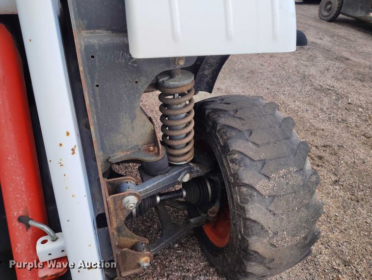 image for item ED0044 2014 Bobcat 5600 utility vehicle