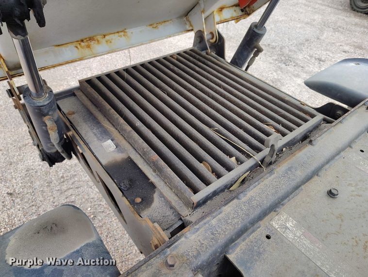 image for item ED0044 2014 Bobcat 5600 utility vehicle