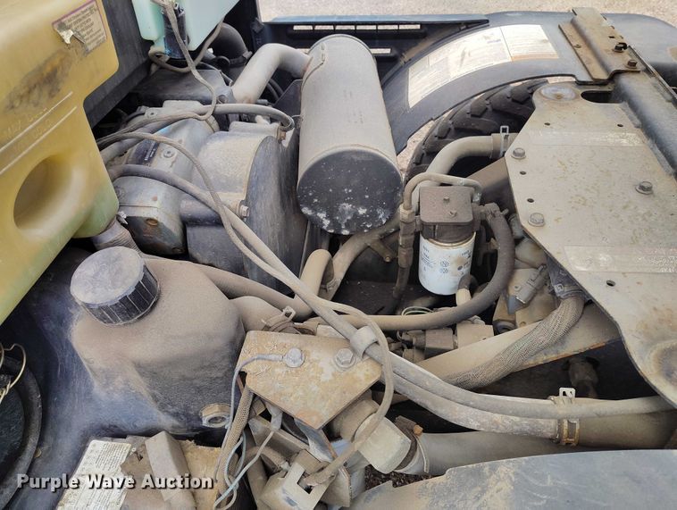 image for item ED0044 2014 Bobcat 5600 utility vehicle