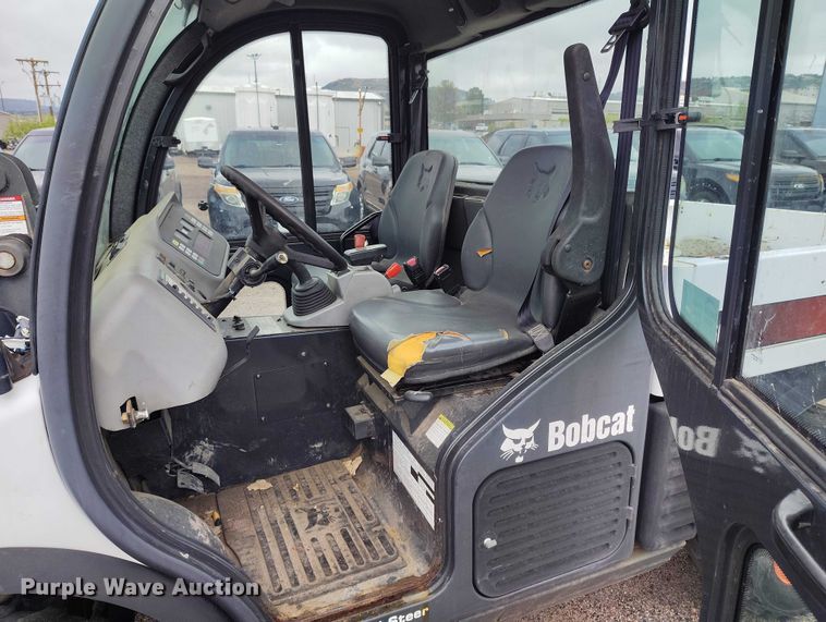 image for item ED0044 2014 Bobcat 5600 utility vehicle