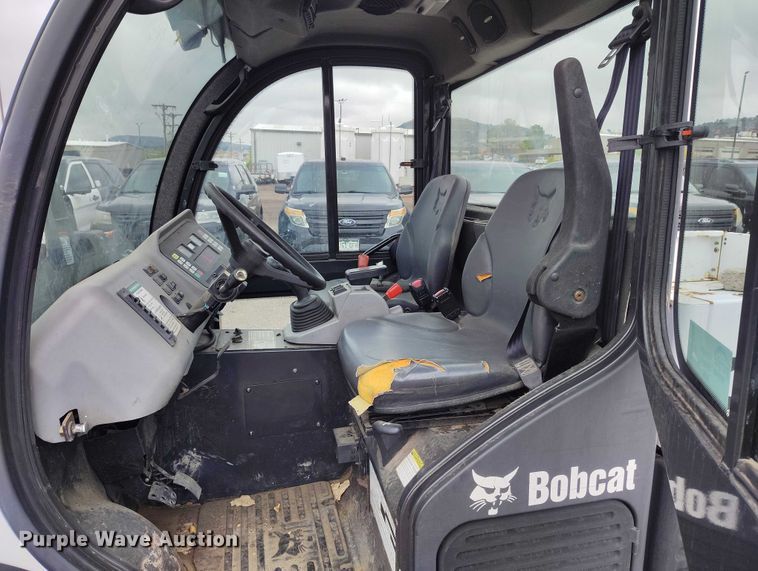 image for item ED0044 2014 Bobcat 5600 utility vehicle