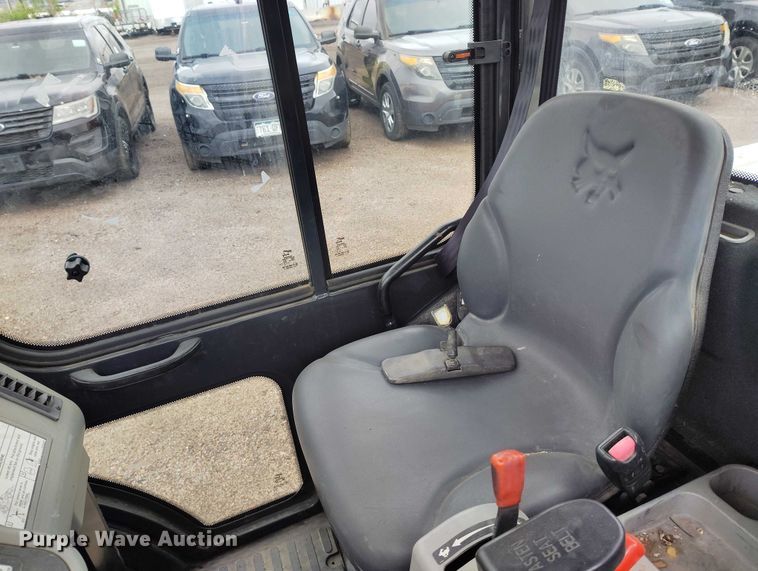 image for item ED0044 2014 Bobcat 5600 utility vehicle