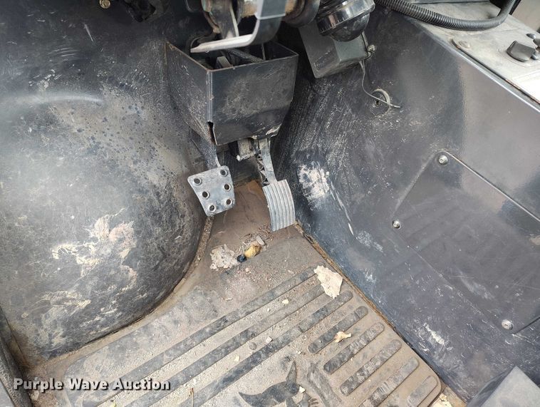 image for item ED0044 2014 Bobcat 5600 utility vehicle
