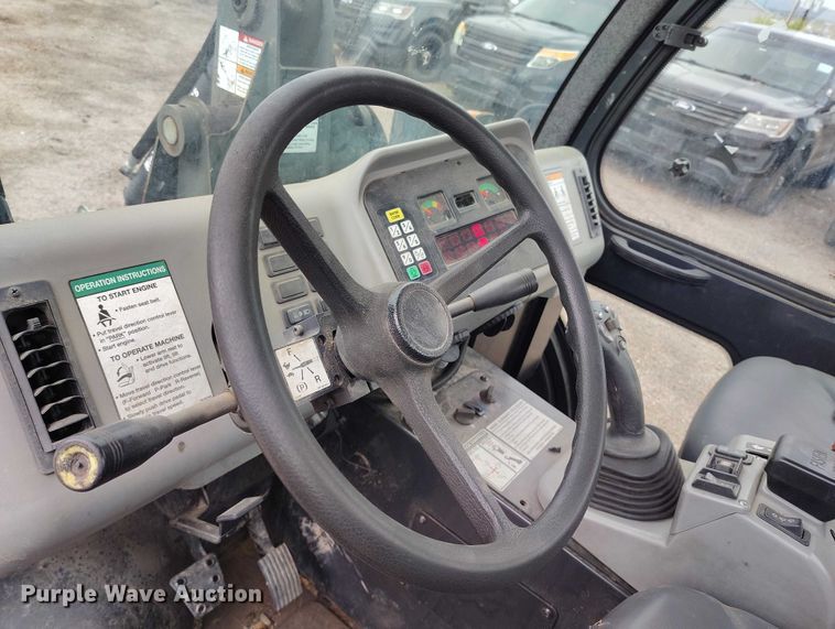 image for item ED0044 2014 Bobcat 5600 utility vehicle