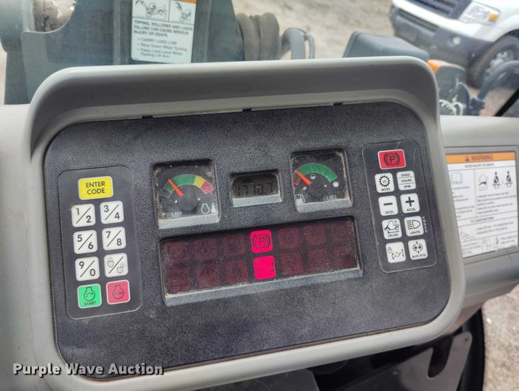 image for item ED0045 2015 Bobcat 5600 utility vehicle