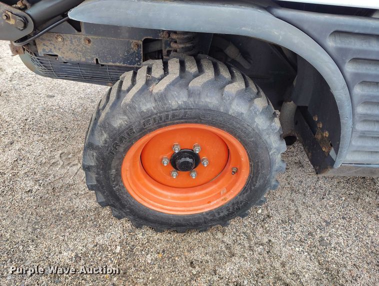 image for item ED0045 2015 Bobcat 5600 utility vehicle
