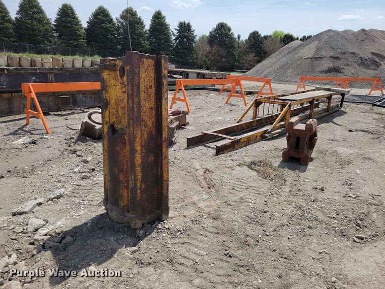 image for item EE0990 Pile driver