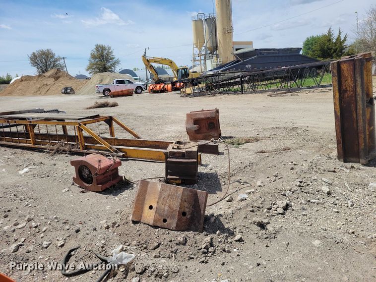 image for item EE0990 Pile driver
