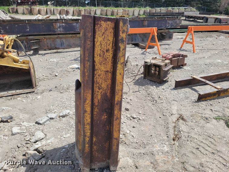 image for item EE0990 Pile driver