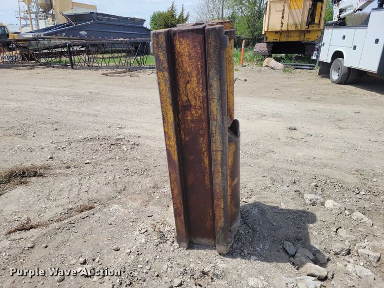 image for item EE0990 Pile driver