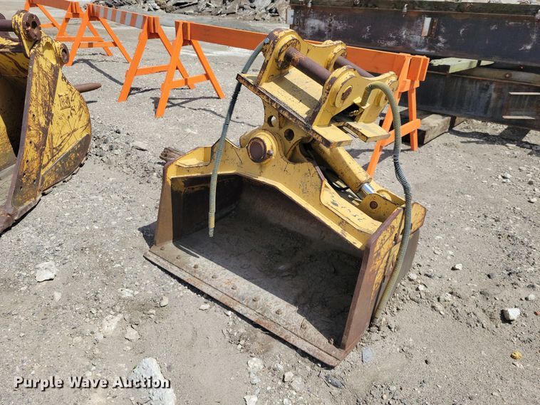 image for item EE0991 Dymax excavator swivel bucket