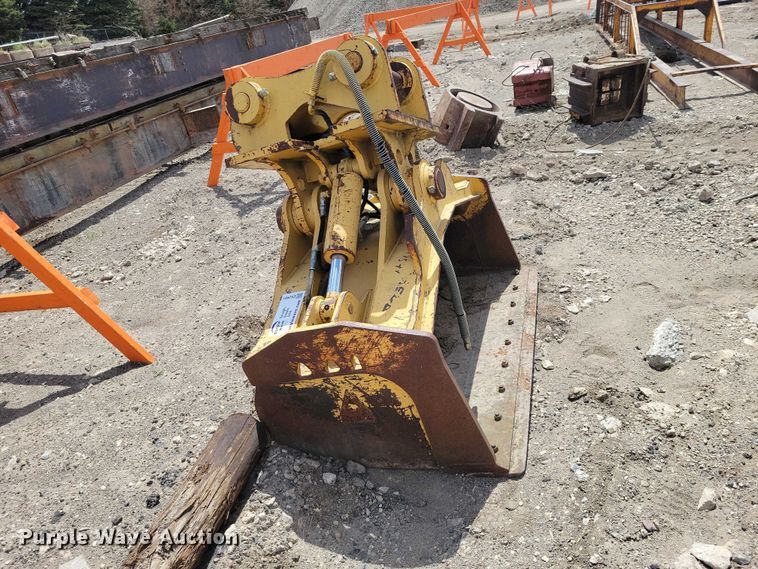 image for item EE0991 Dymax excavator swivel bucket