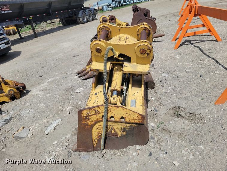 image for item EE0991 Dymax excavator swivel bucket