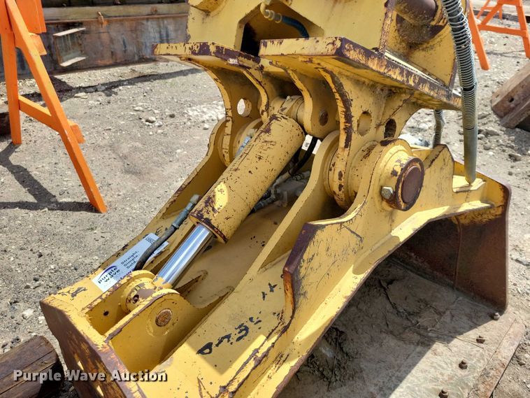 image for item EE0991 Dymax excavator swivel bucket