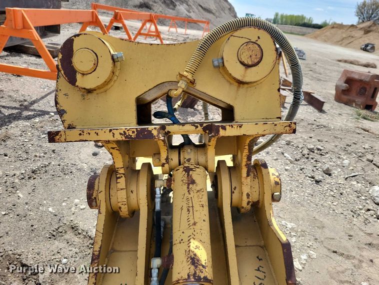 image for item EE0991 Dymax excavator swivel bucket