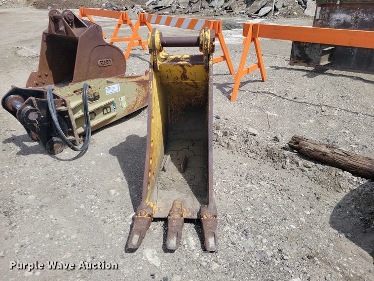 image for item EE0993 Caterpillar excavator bucket