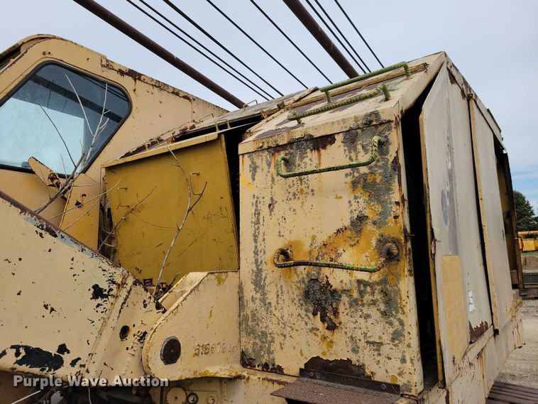 image for item EE1002 American 599 crane