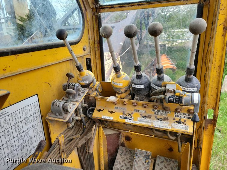 image for item EE1002 American 599 crane