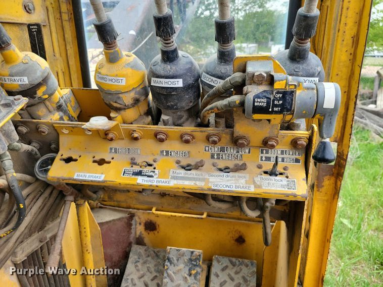 image for item EE1002 American 599 crane