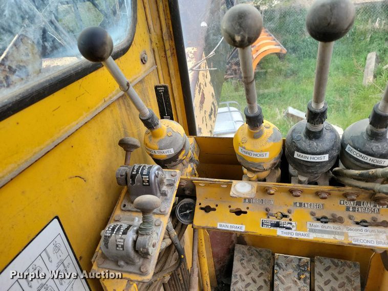 image for item EE1002 American 599 crane