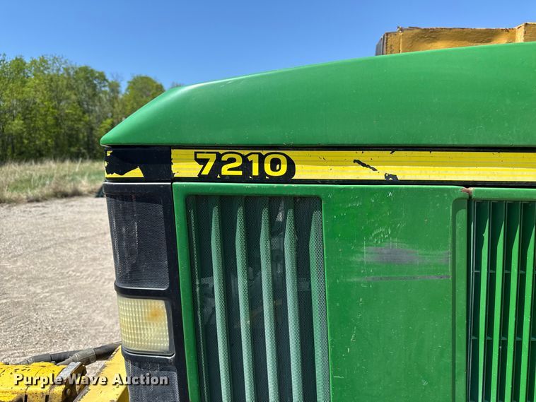 image for item EF2471 2000 John Deere 7210 MFWD tractor