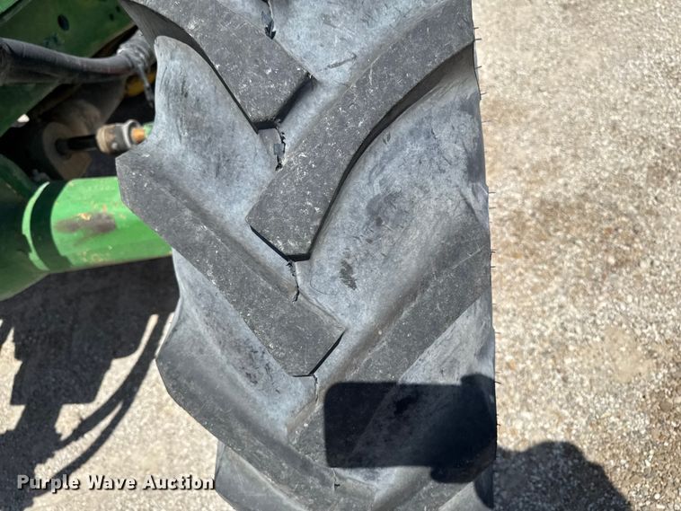 image for item EF2471 2000 John Deere 7210 MFWD tractor