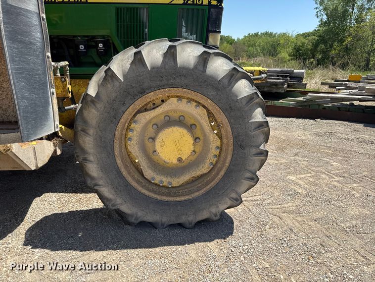 image for item EF2471 2000 John Deere 7210 MFWD tractor
