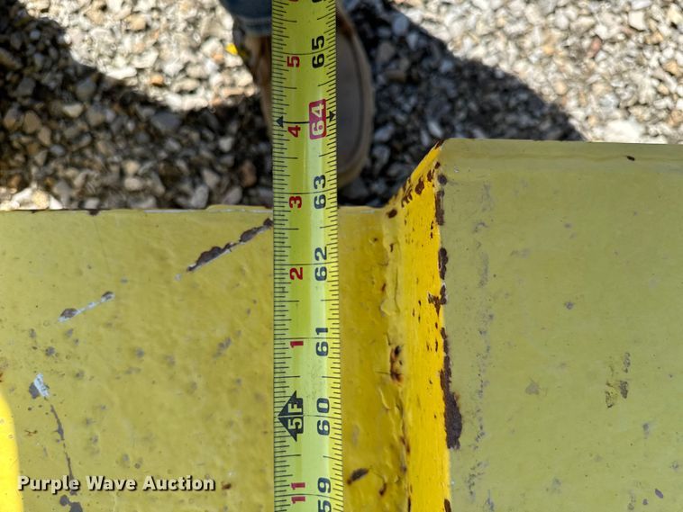 image for item EF2471 2000 John Deere 7210 MFWD tractor